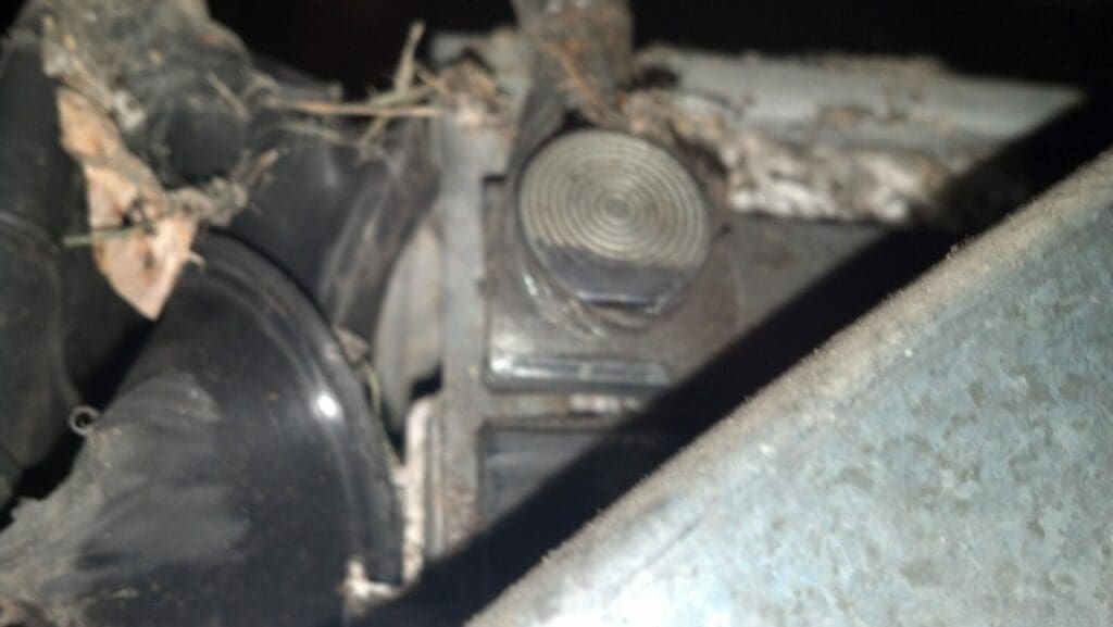 DAMAGED BOTTOM FIXTURE