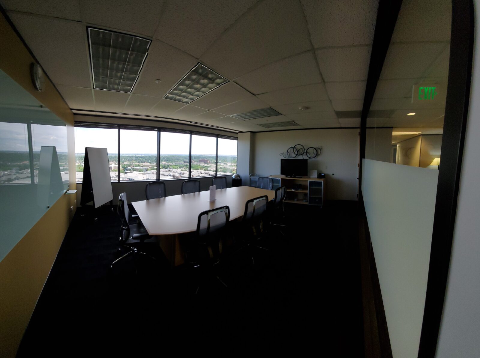 ONE CLEAR CHOICE GREENWOOD VILLAGE GARAGE DOOR DESIGN SPECIALIST CONSULTATION OFFICES OFFICE MEETING ROOM